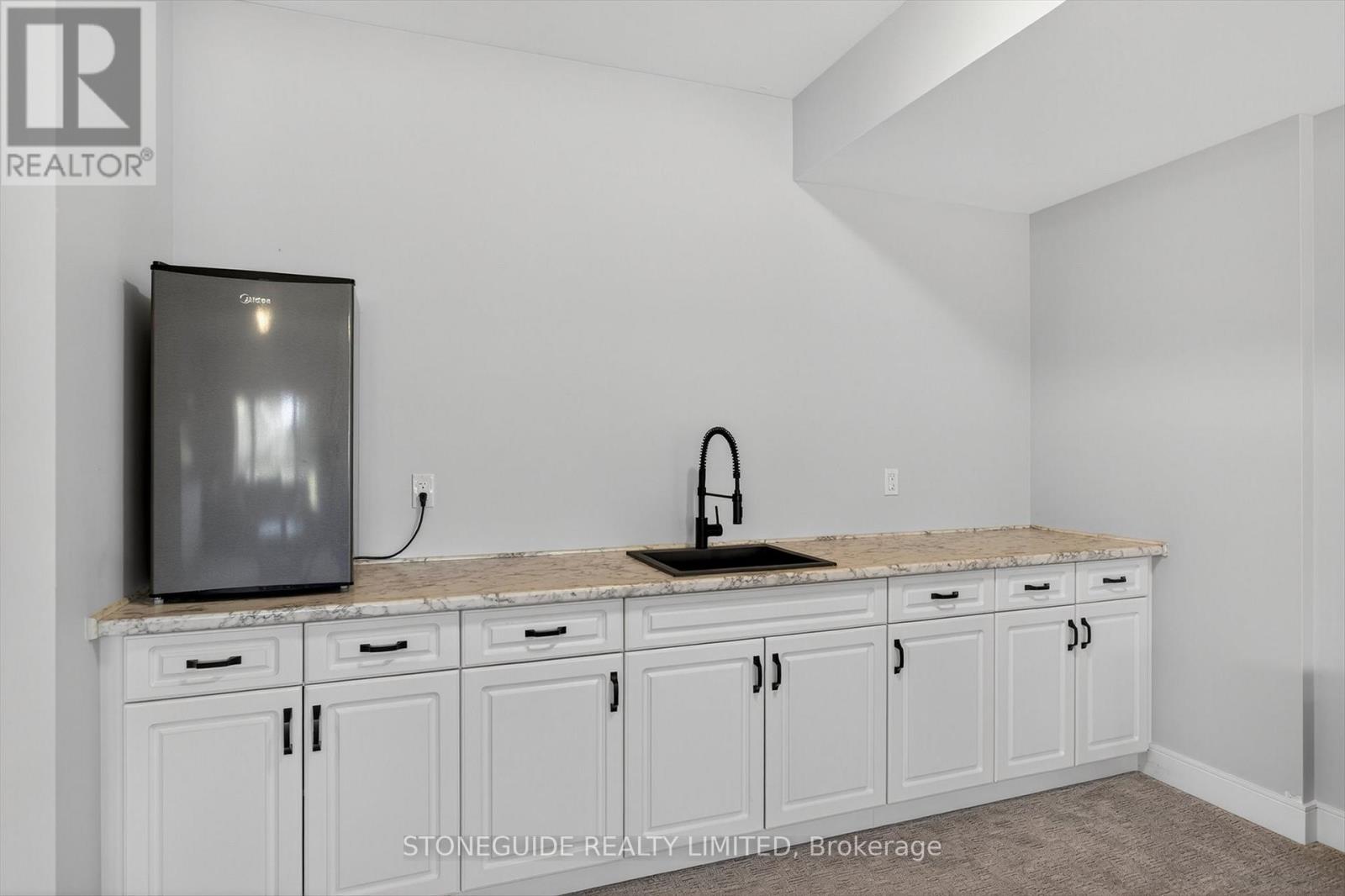 105 ARNOTT DRIVE - 31