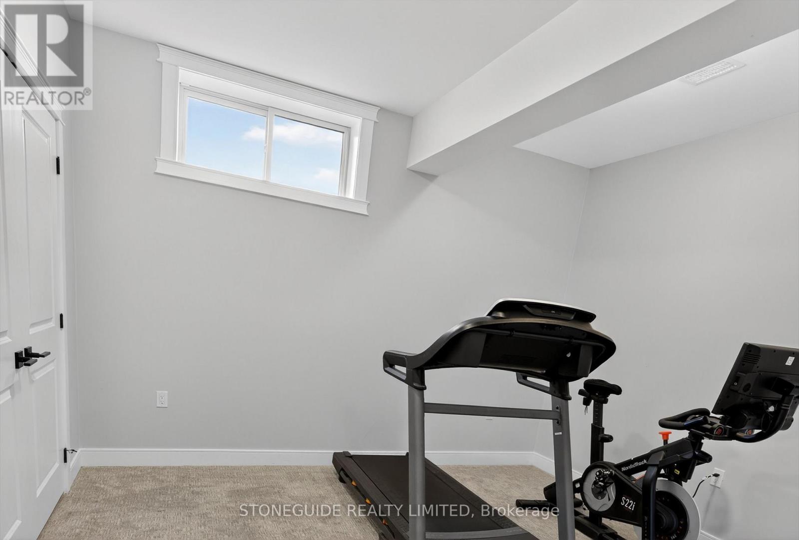 105 ARNOTT DRIVE - 32