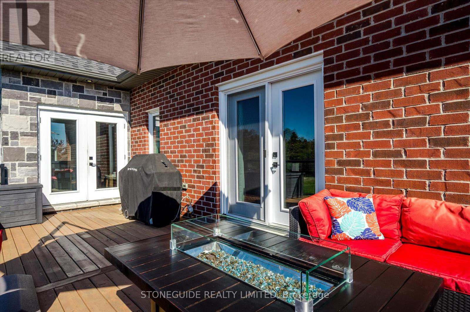 105 ARNOTT DRIVE - 35