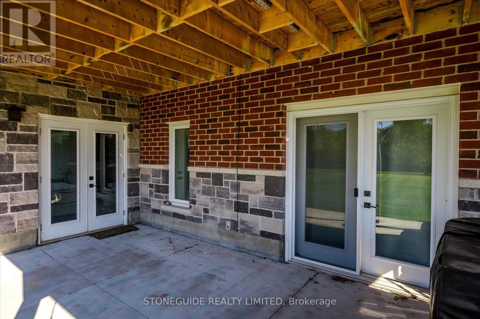 105 ARNOTT DRIVE - 41