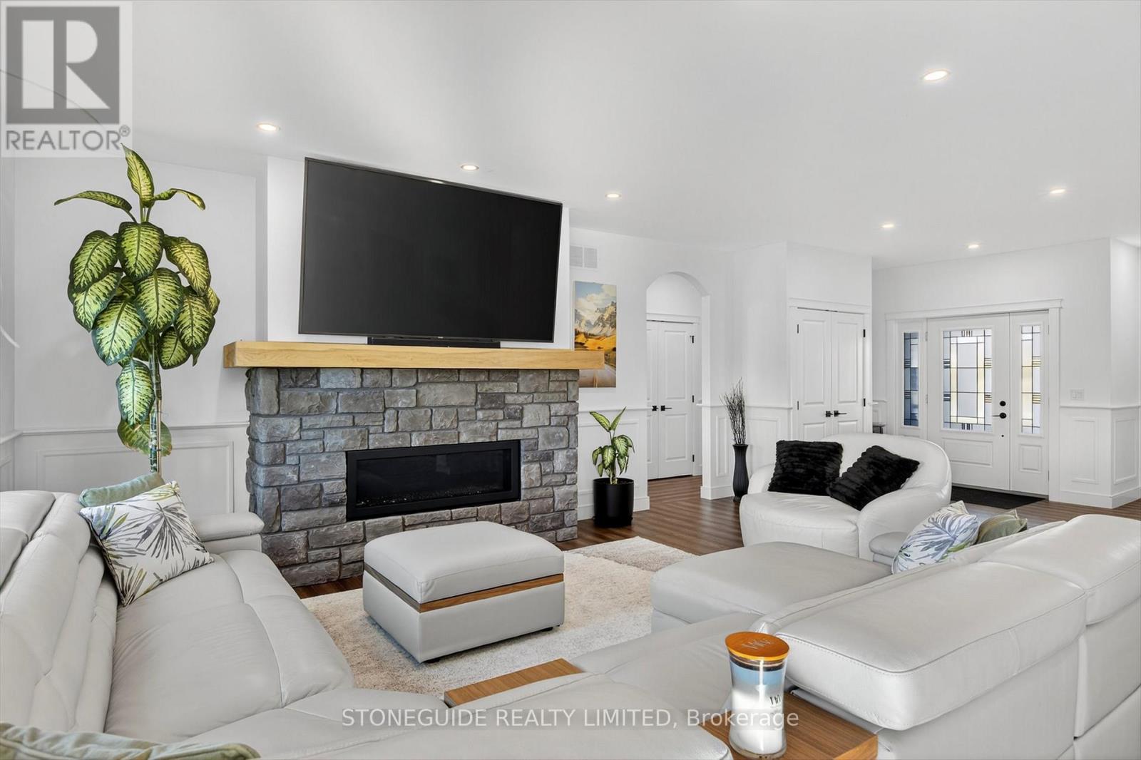 105 ARNOTT DRIVE - 8