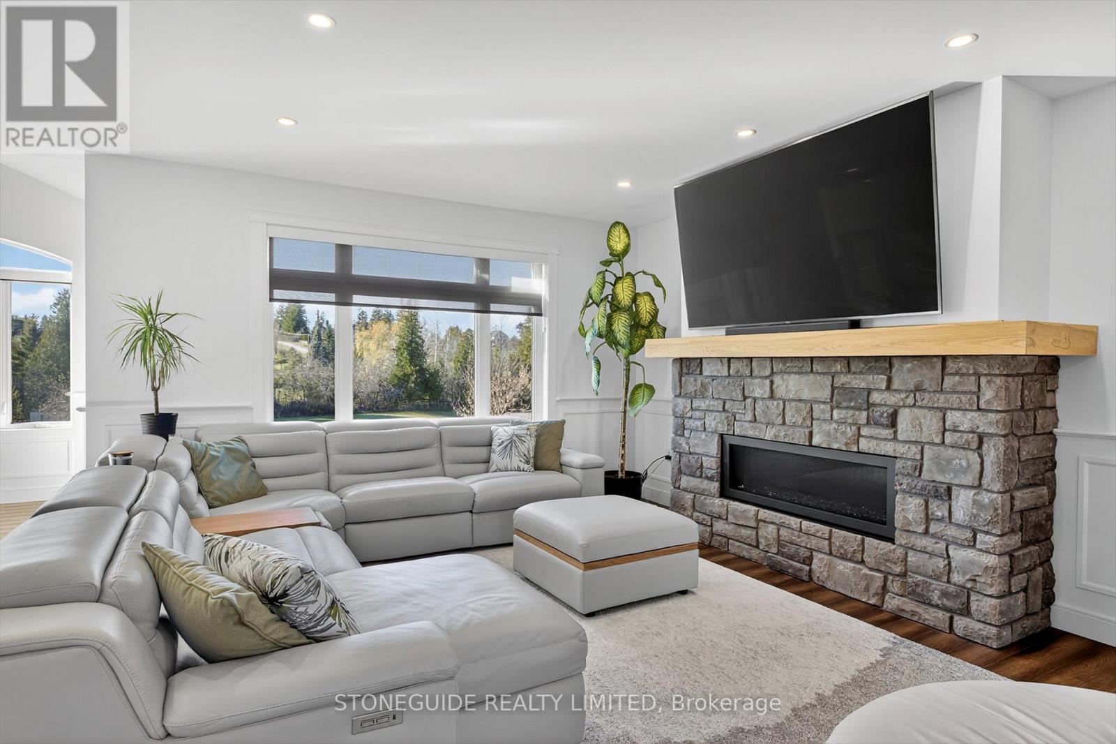 105 ARNOTT DRIVE - 9