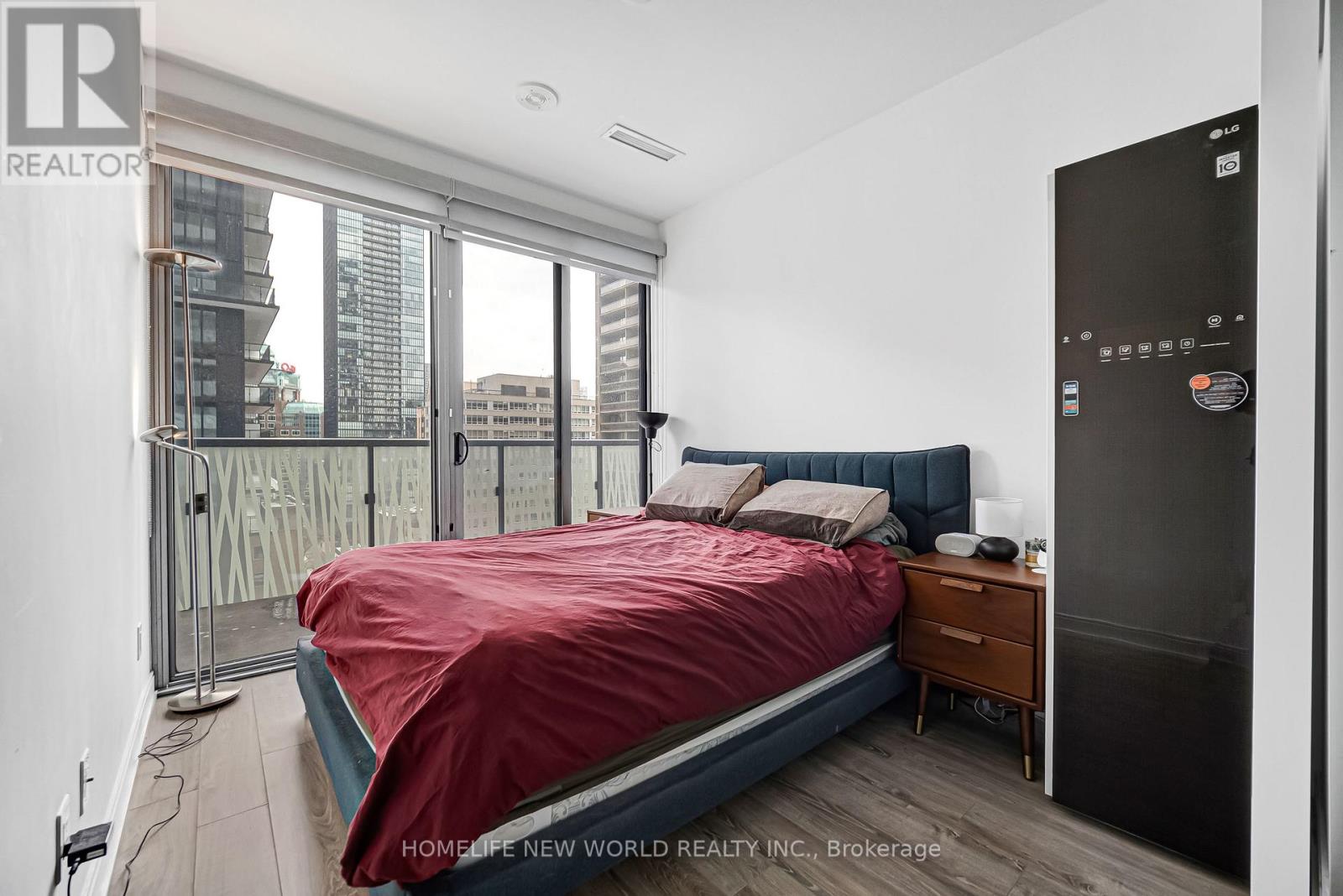 #1103 50 CHARLES STREET E - 21