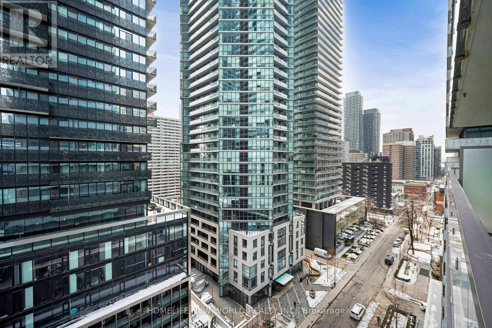 #1103 50 CHARLES STREET E - 32