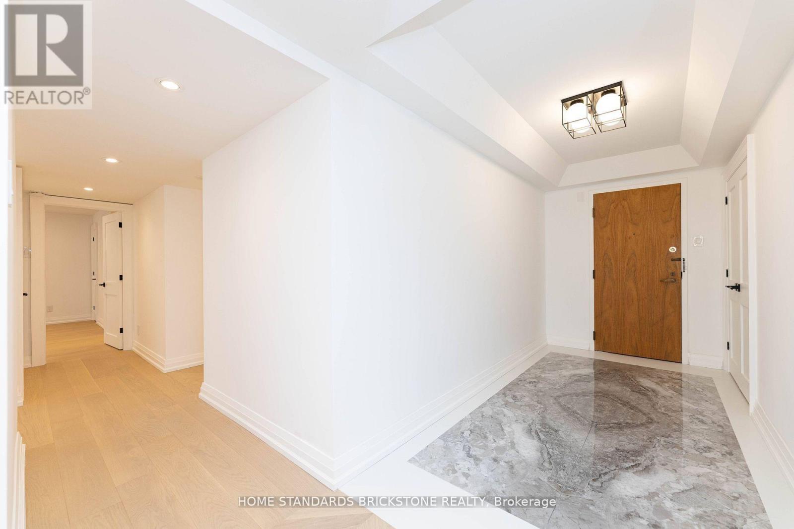 #805 61 ST CLAIR AVENUE W - 1