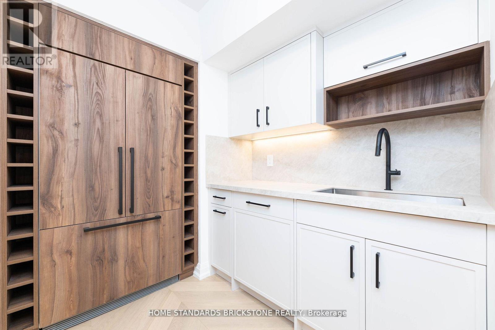 #805 61 ST CLAIR AVENUE W - 10