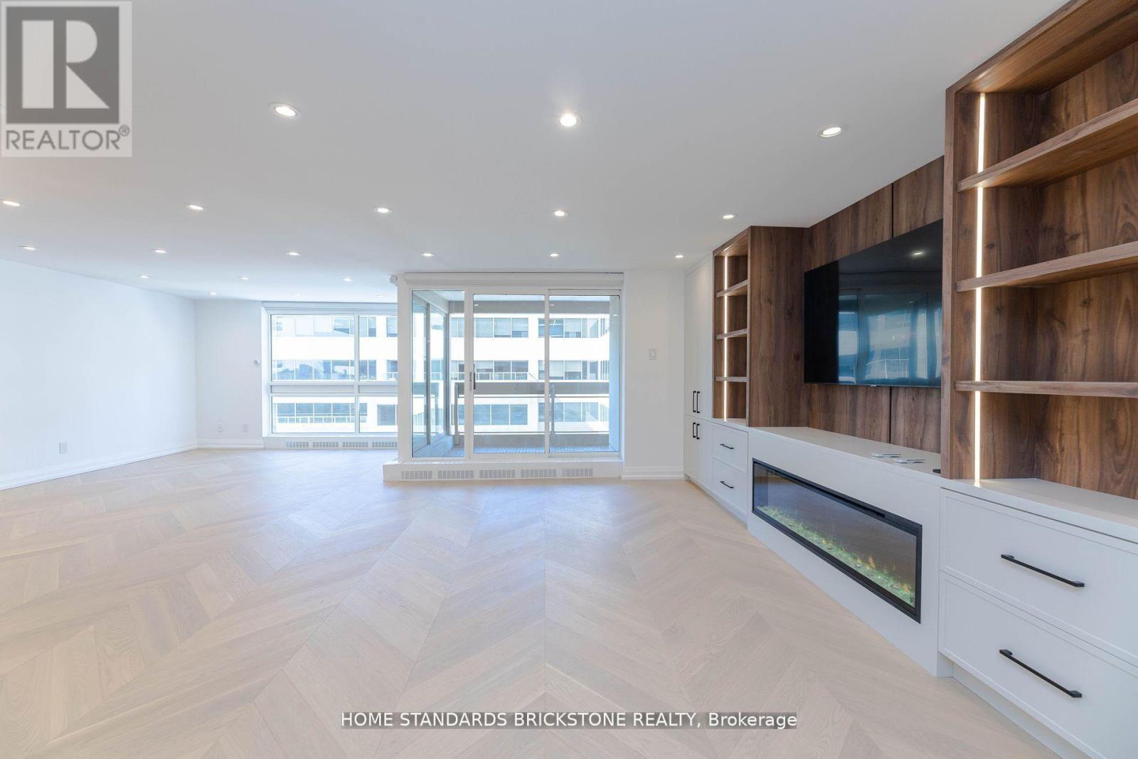 #805 61 ST CLAIR AVENUE W - 16