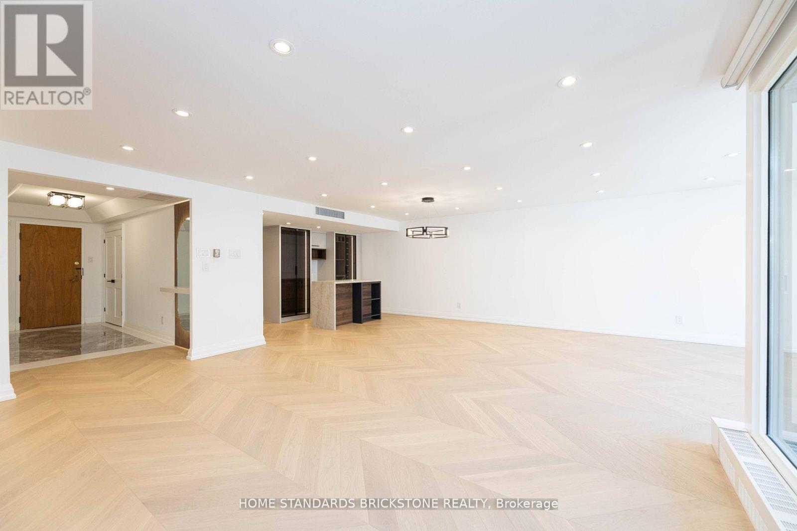 #805 61 ST CLAIR AVENUE W - 17