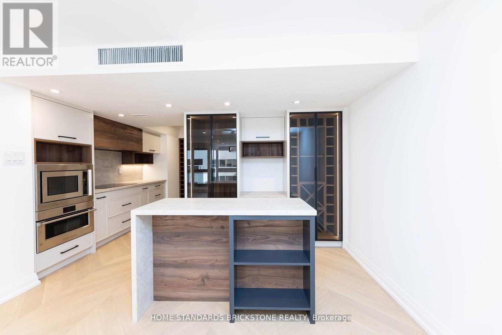 #805 61 ST CLAIR AVENUE W - 19