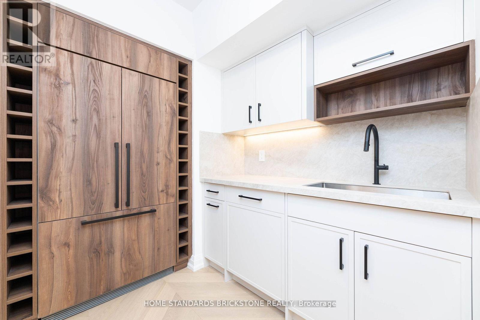 #805 61 ST CLAIR AVENUE W - 22