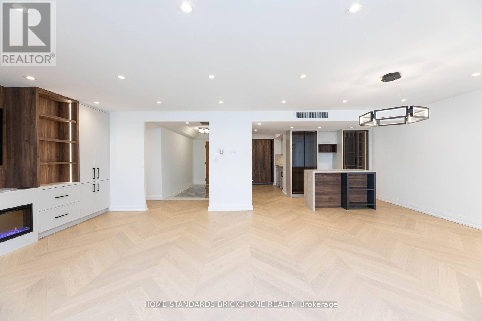 #805 61 ST CLAIR AVENUE W - 24