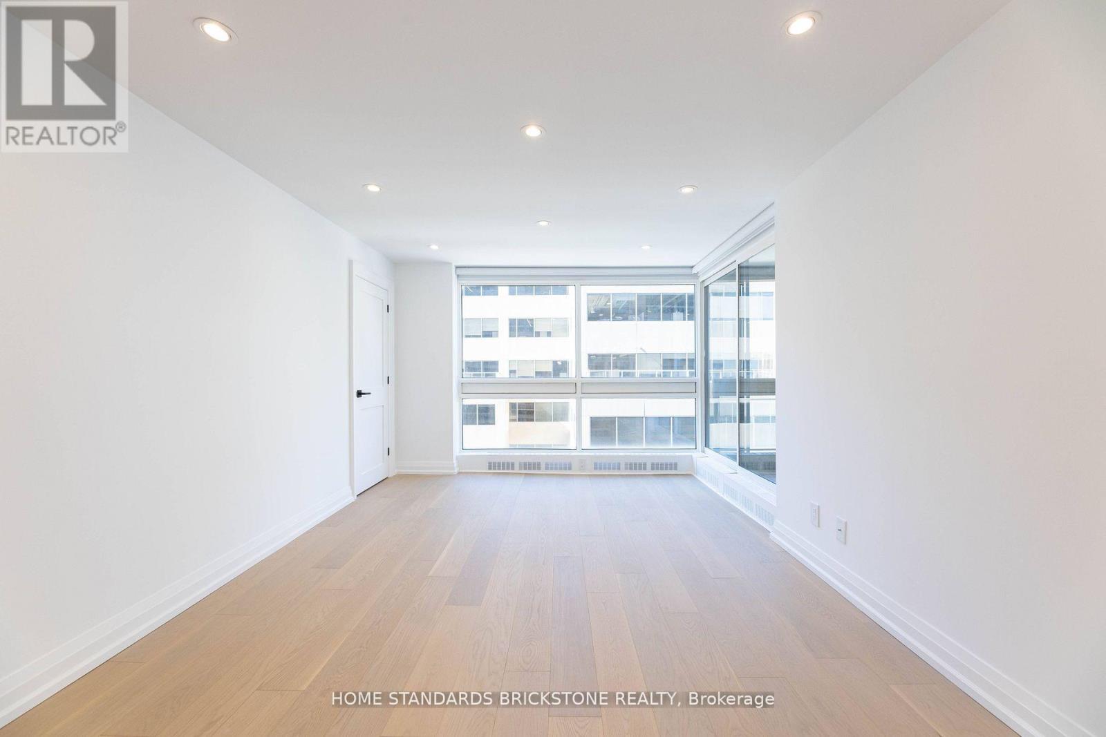 #805 61 ST CLAIR AVENUE W - 25