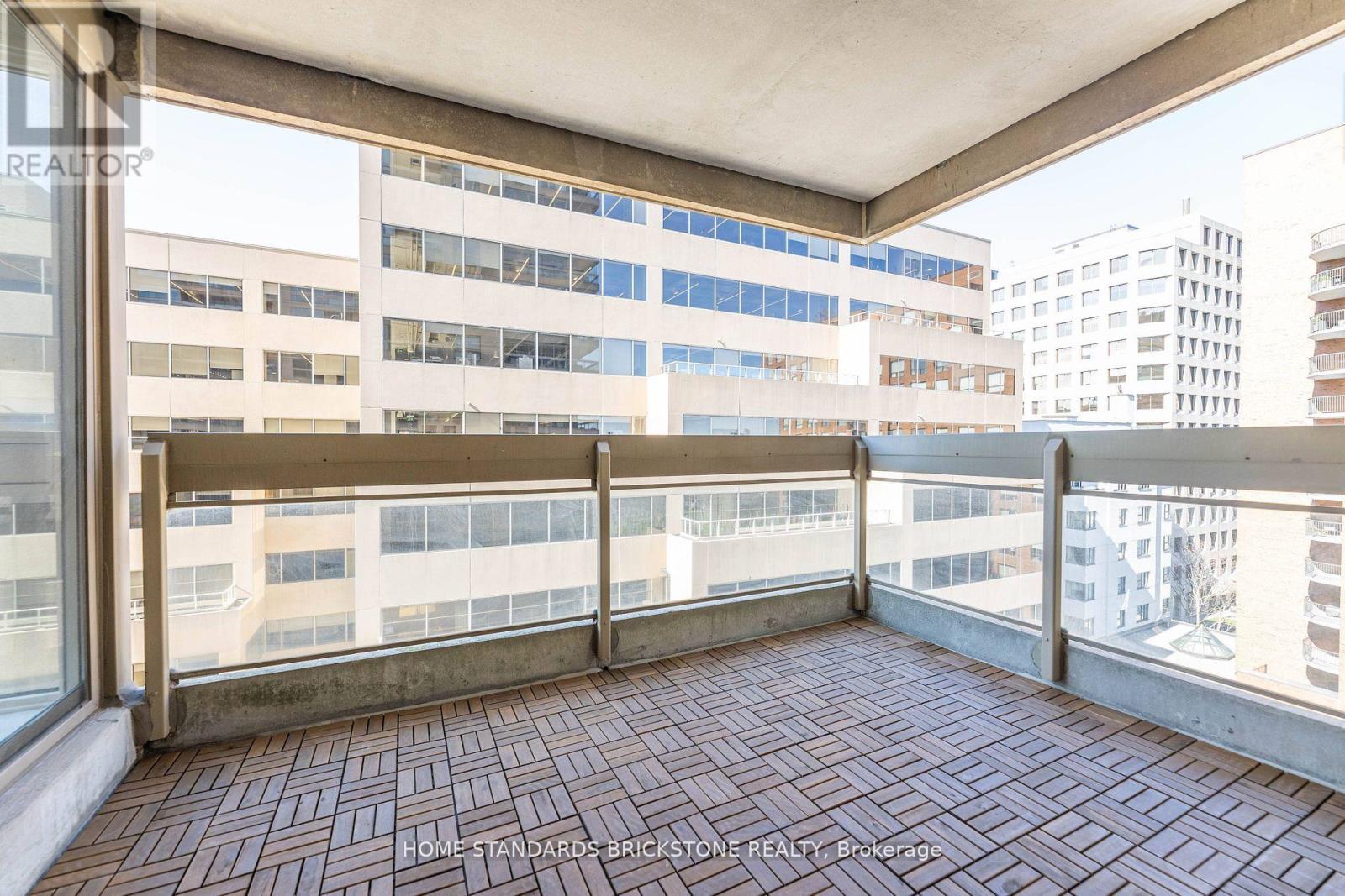 #805 61 ST CLAIR AVENUE W - 33