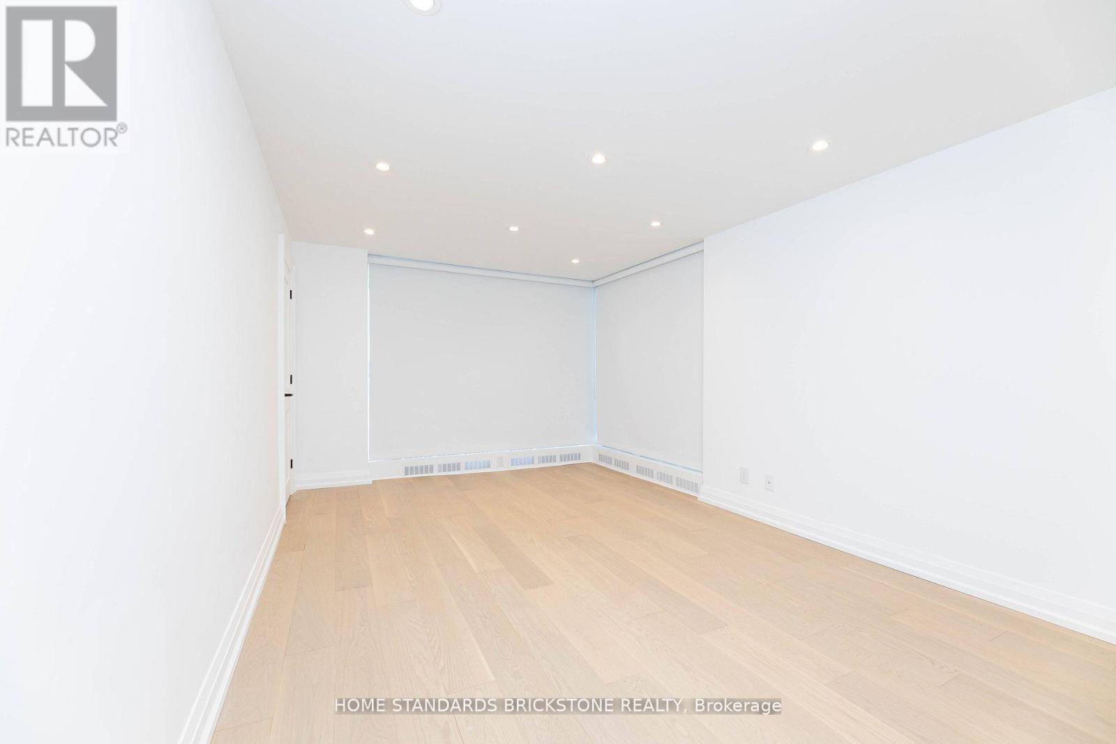 #805 61 ST CLAIR AVENUE W - 37