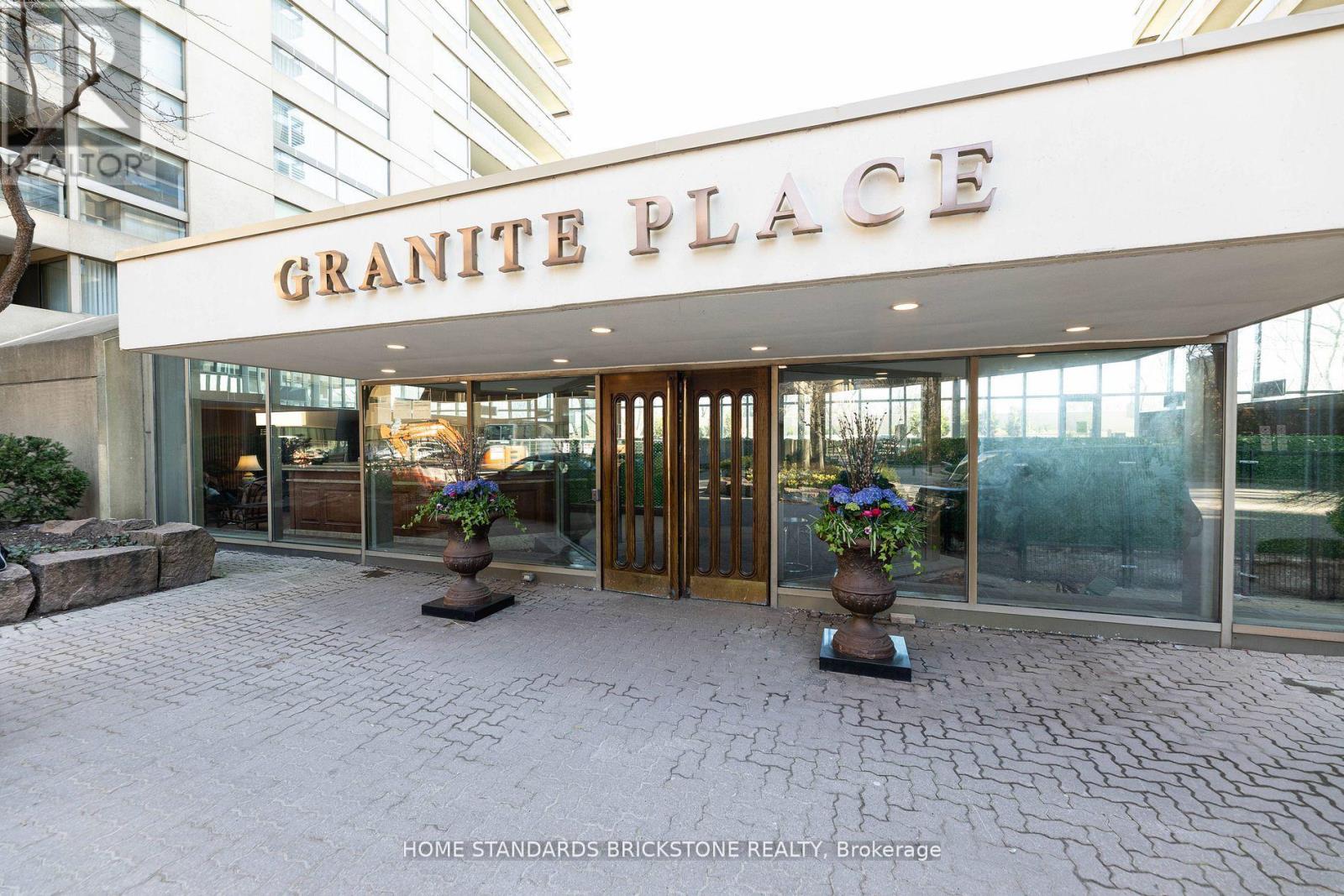 #805 61 ST CLAIR AVENUE W - 42