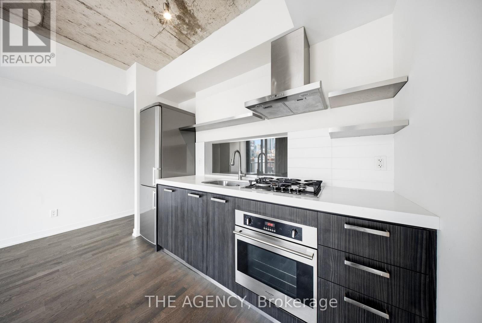 #508 560 KING STREET W - 17