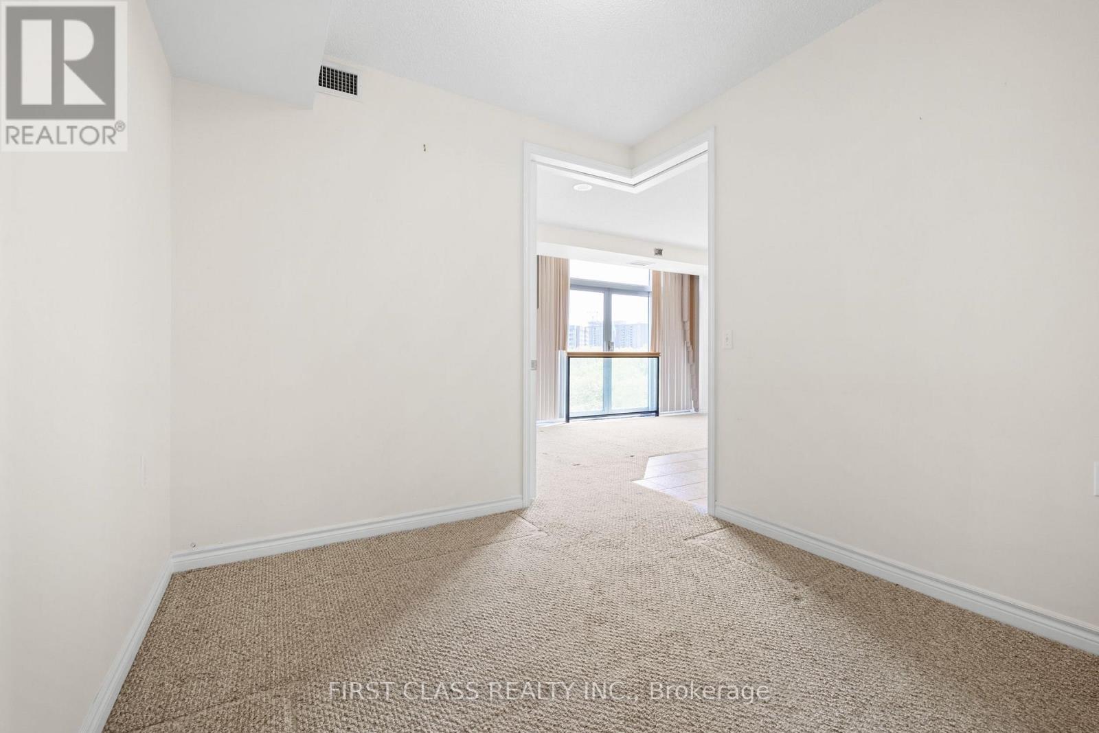 #905 200 BURNHAMTHORPE ROAD E - 25