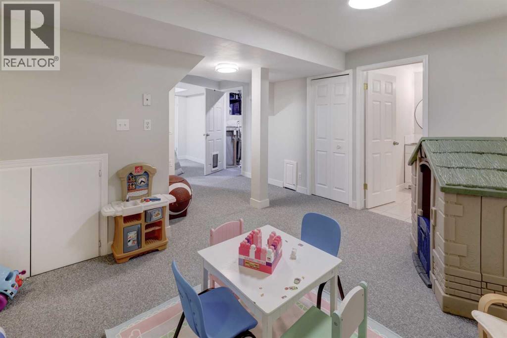 Single Family House for Sale in  Coverdale Court NE Coventry Hills Calgary 