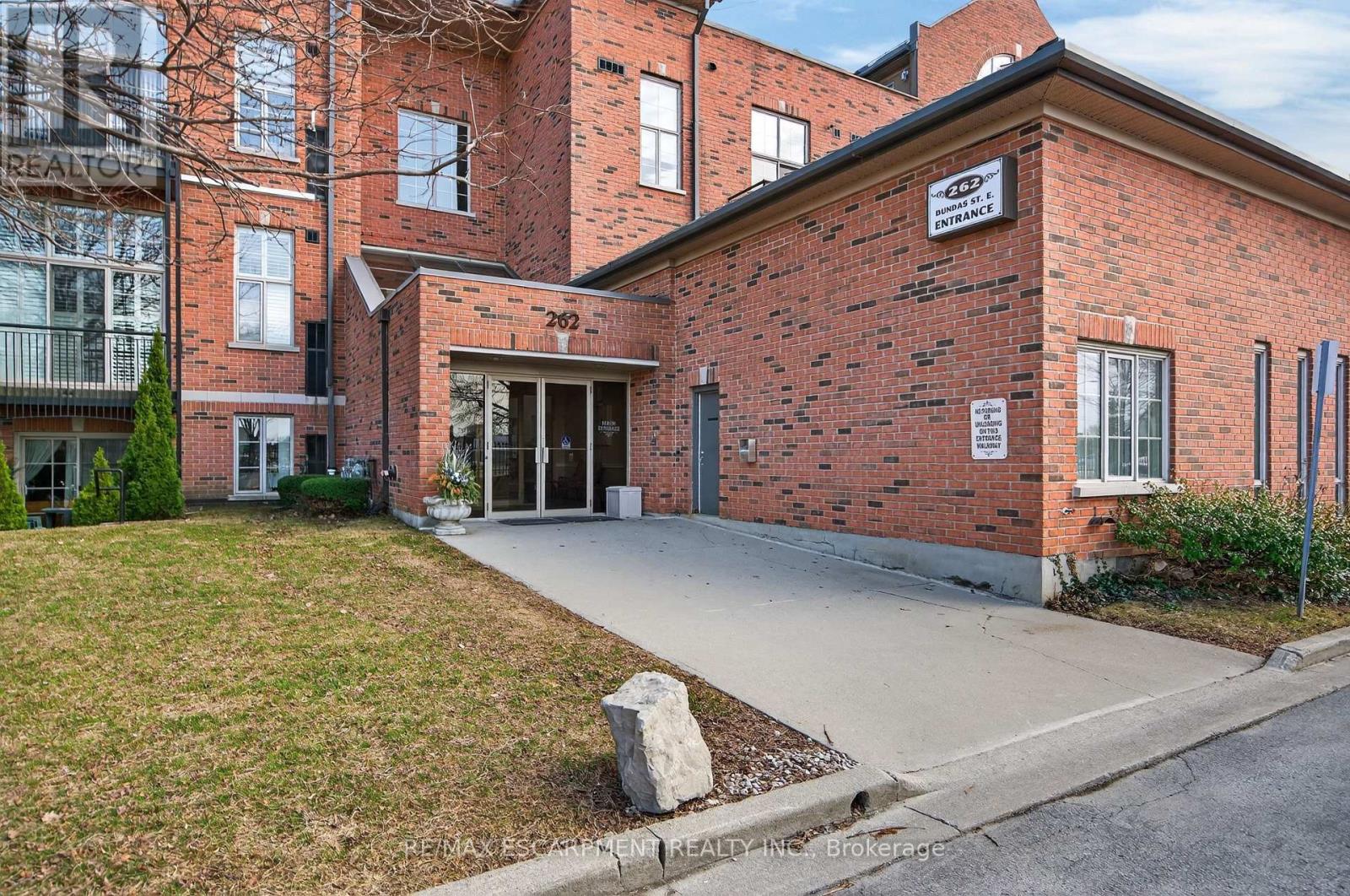 #320 262 DUNDAS STREET E - 4