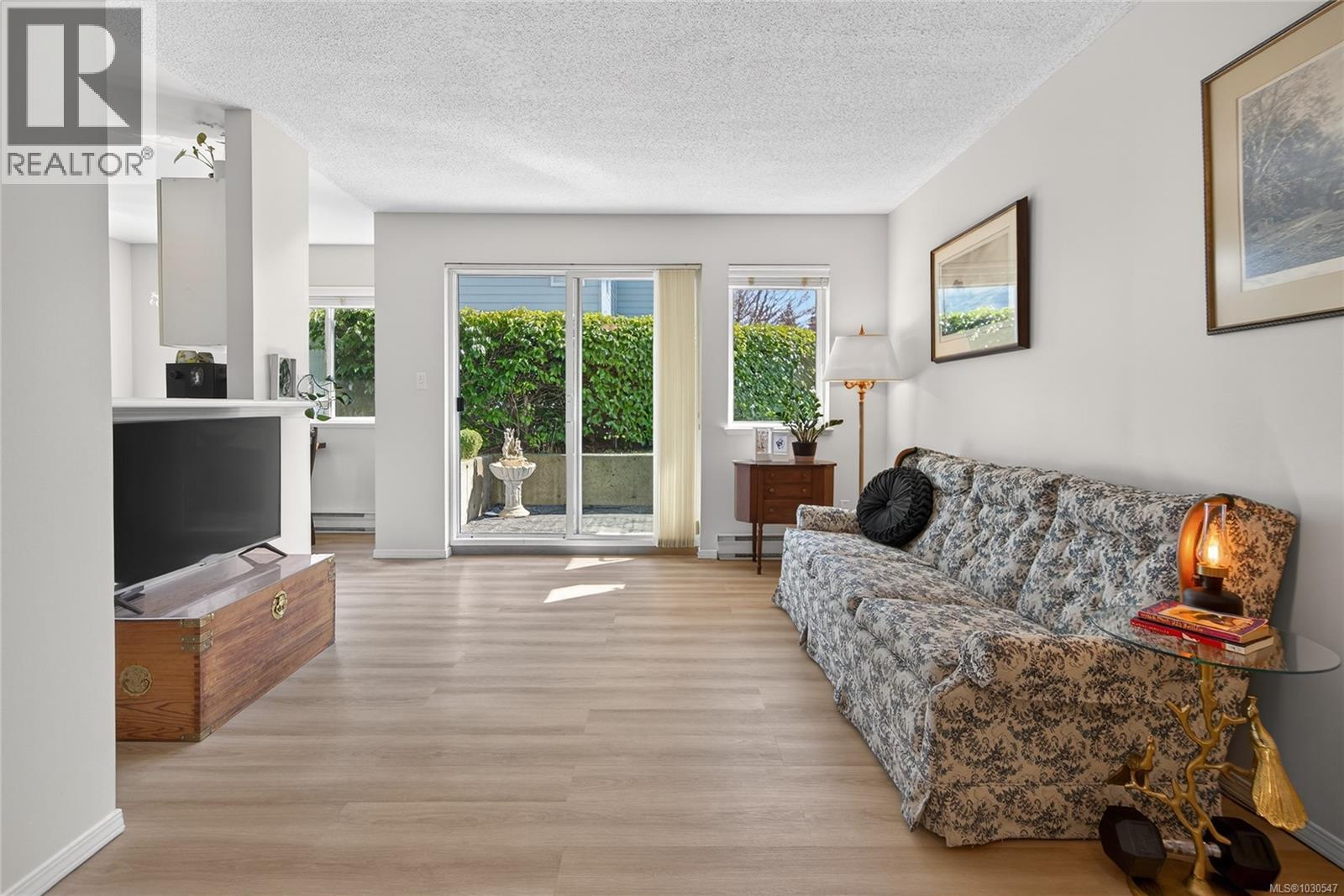 #102C 698 Aspen Rd - 1