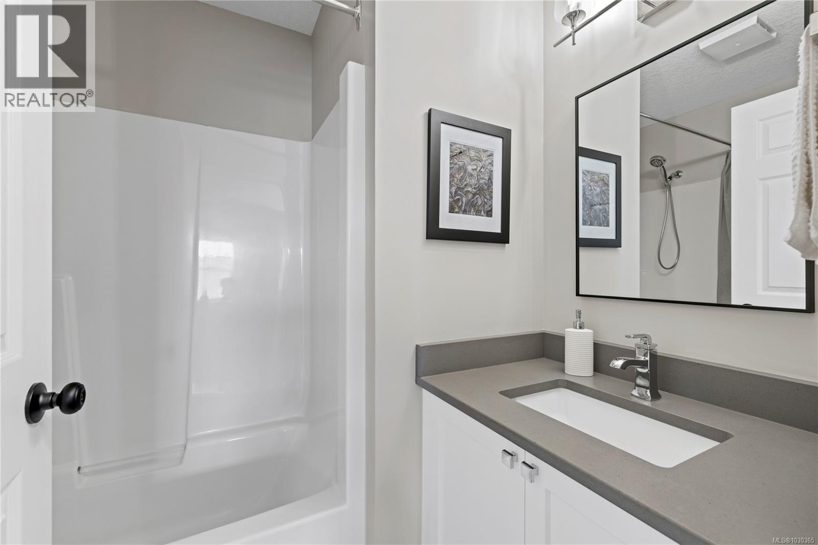 207 273 Moilliet St S, Parksville