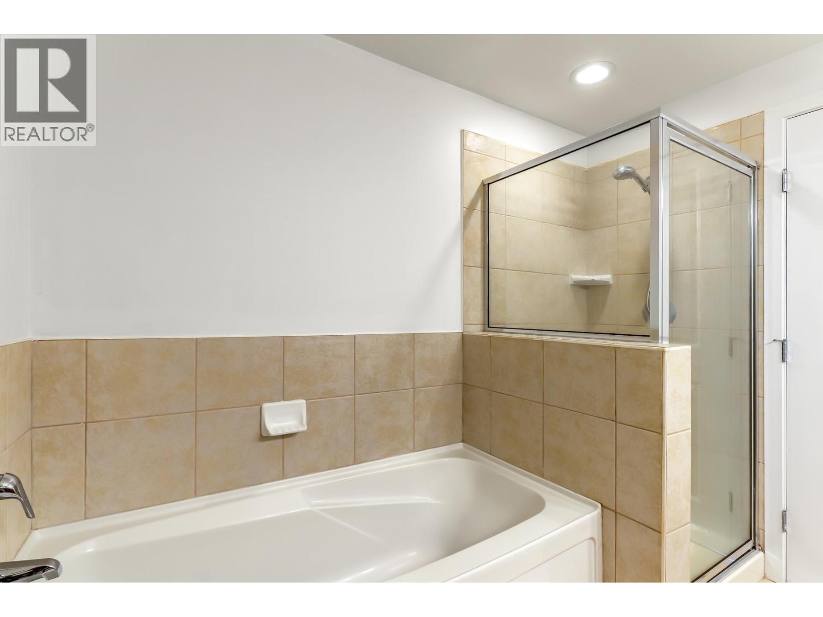 1701 15 E ROYAL AVENUE, New Westminster