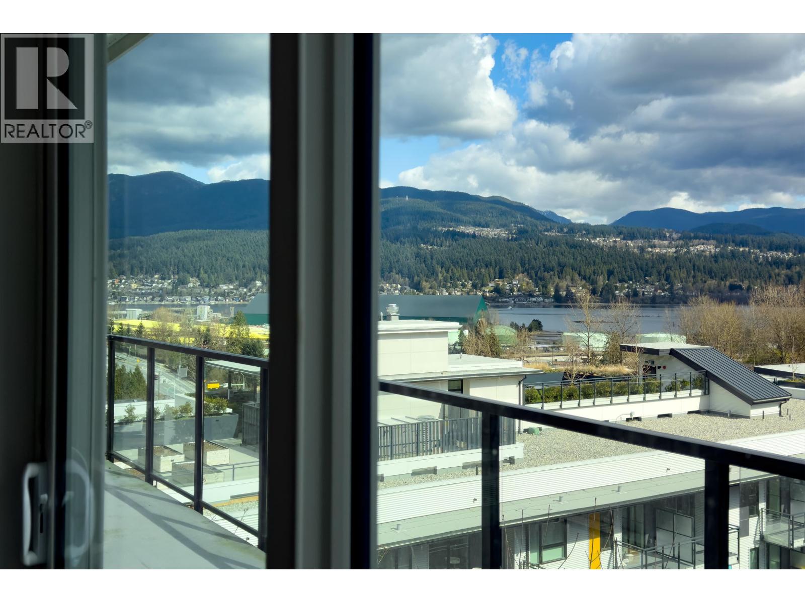 406 2002 ST. GEORGE STREET, Port Moody