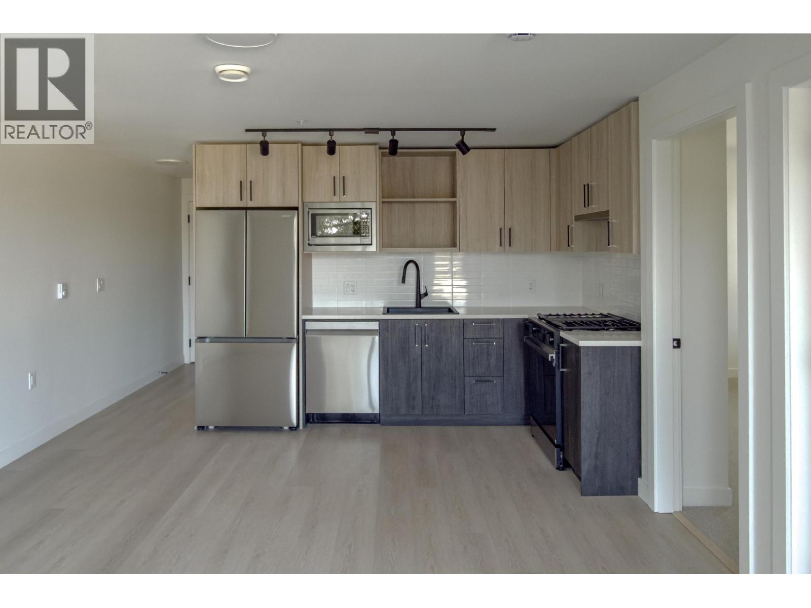 406 2002 ST. GEORGE STREET, Port Moody