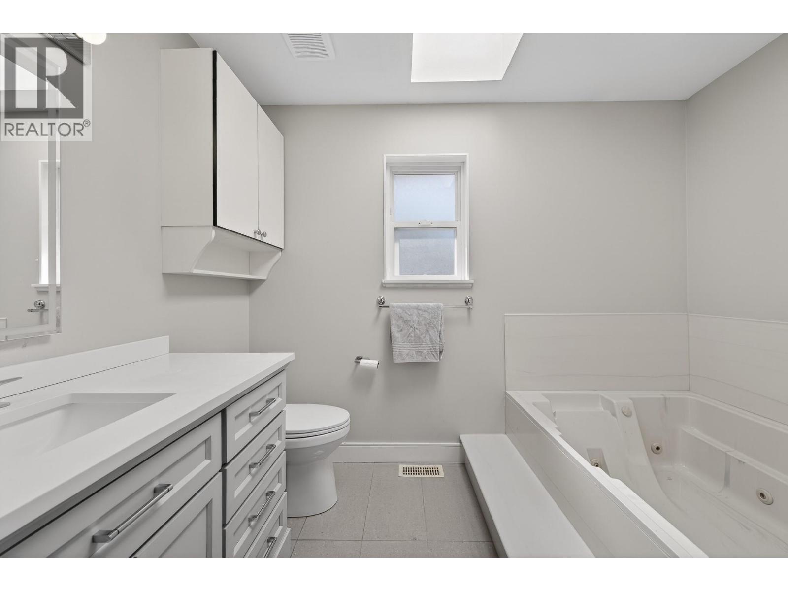  1057 LINCOLN Court, Kamloops