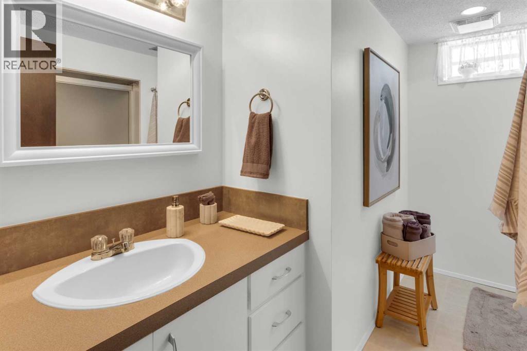 Single Family House Bungalow for Sale in  Rundlehill Road NE Rundle Calgary 