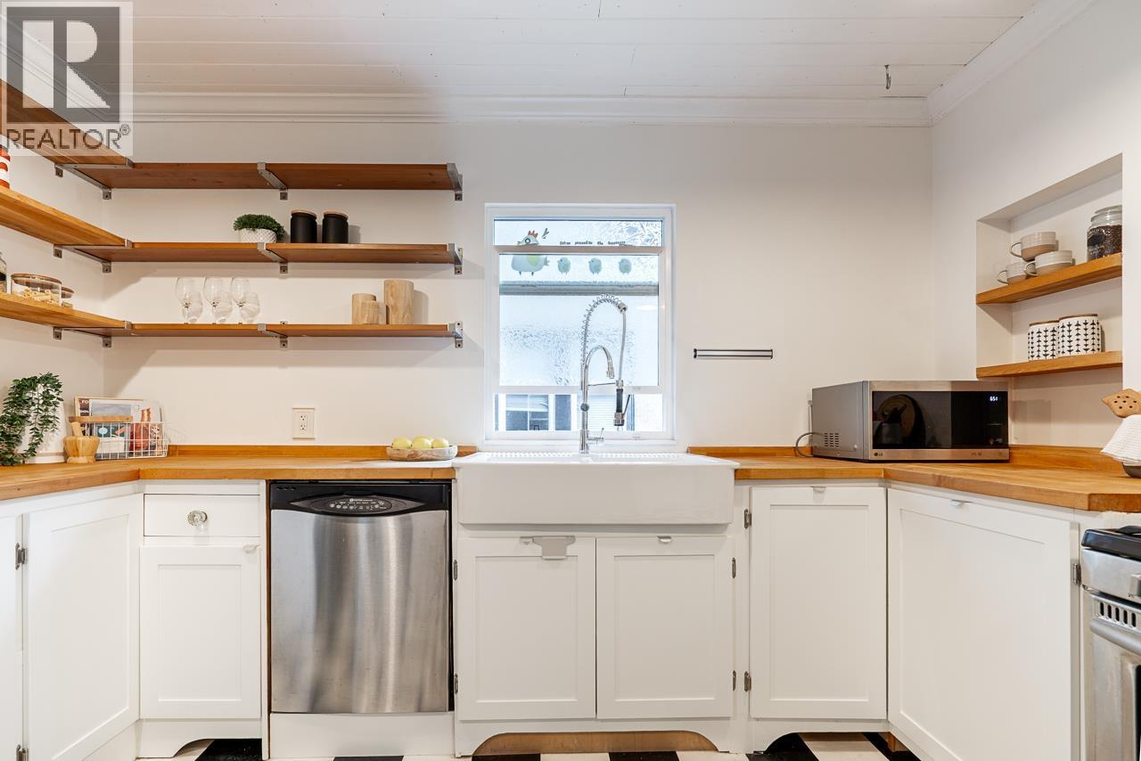 202 SEVENTH STREET, New Westminster