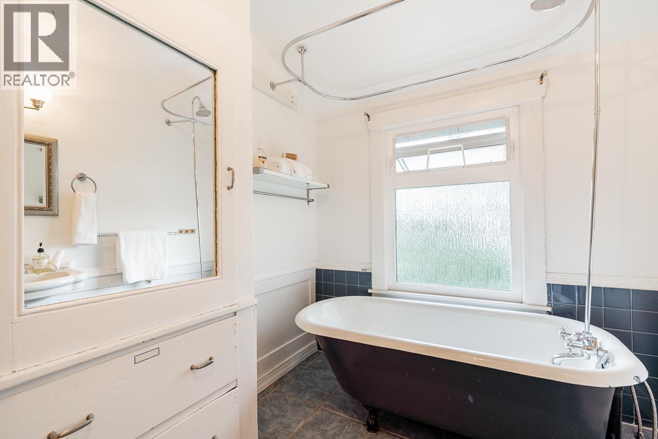 202 SEVENTH STREET, New Westminster