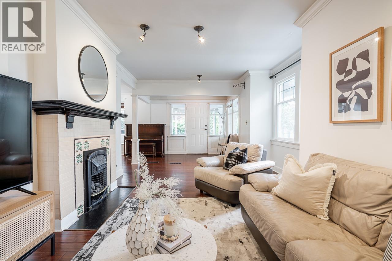 202 SEVENTH STREET, New Westminster