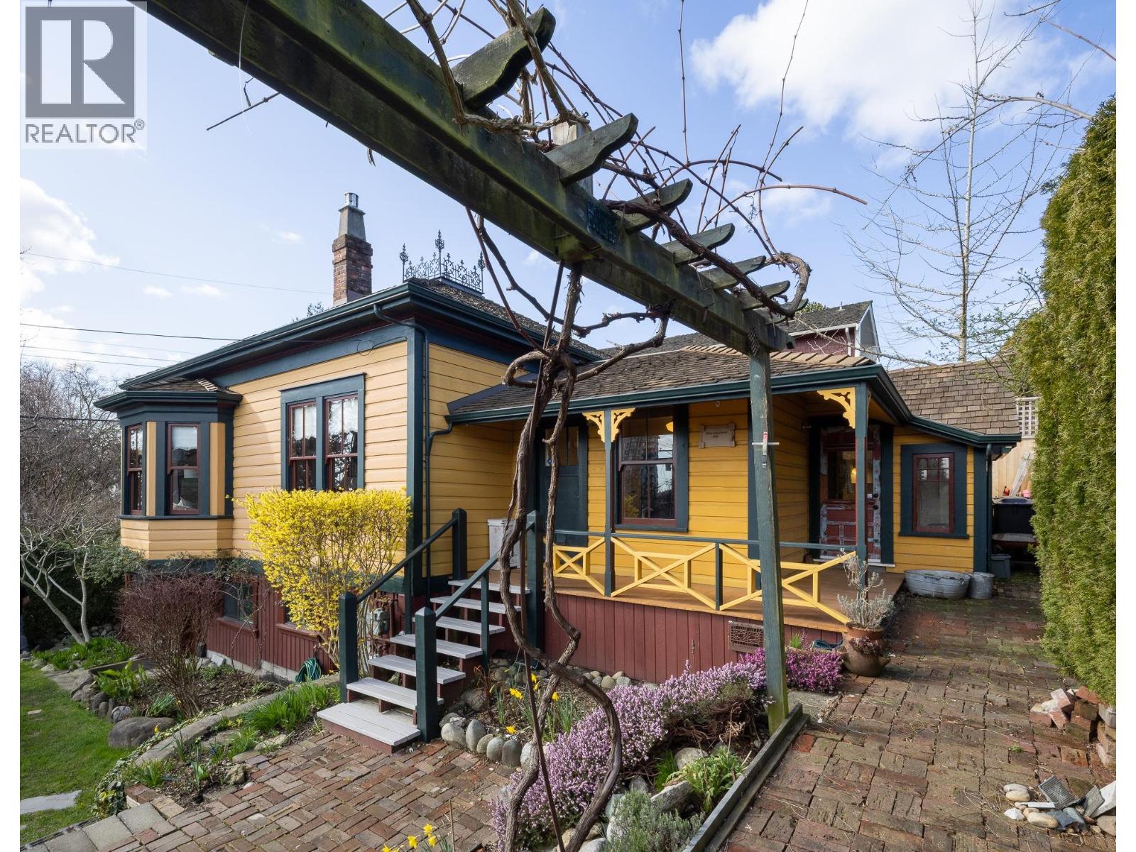 217 NINTH STREET, New Westminster