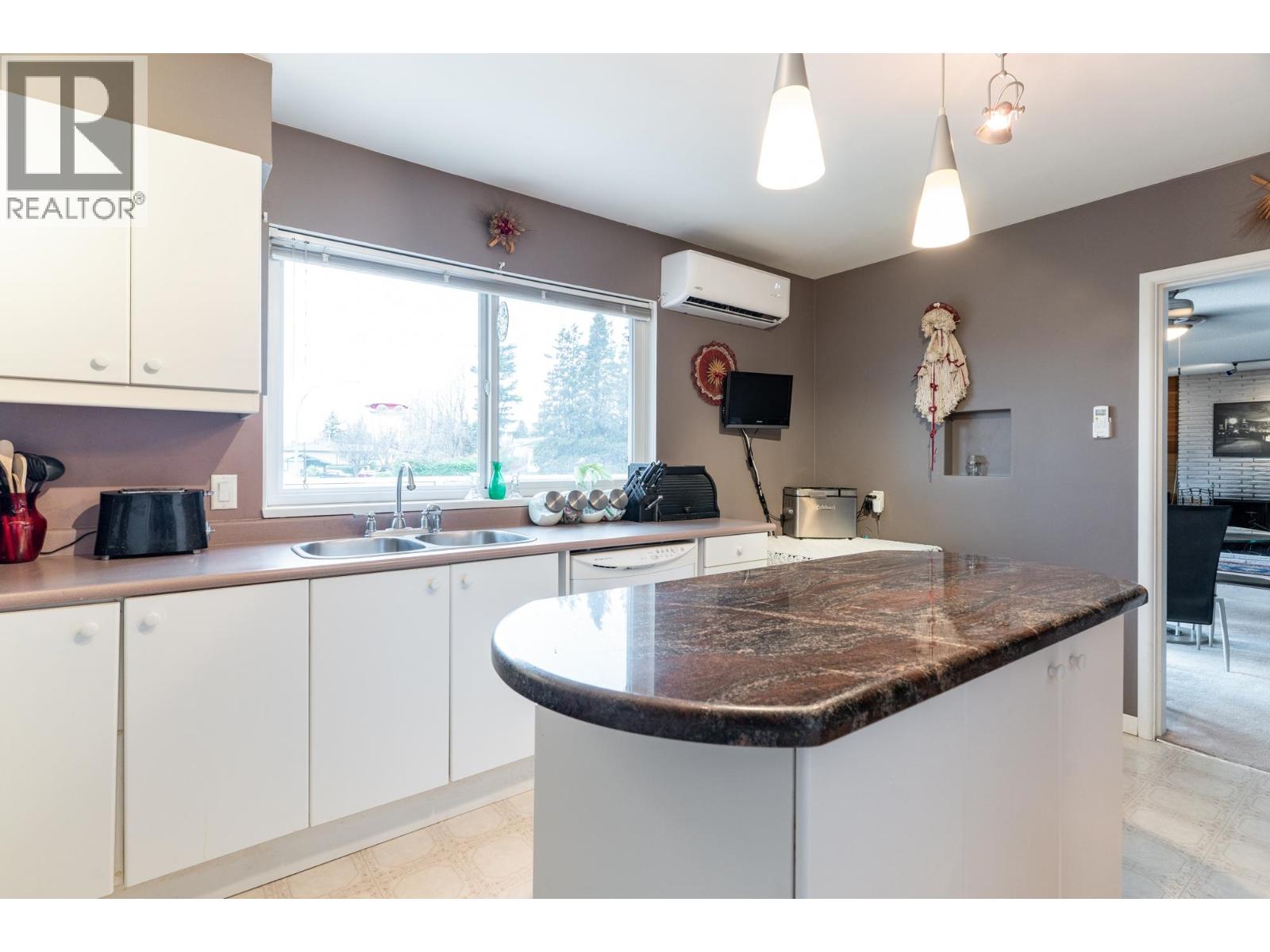 8140 FAIRDELL Crescent, Richmond