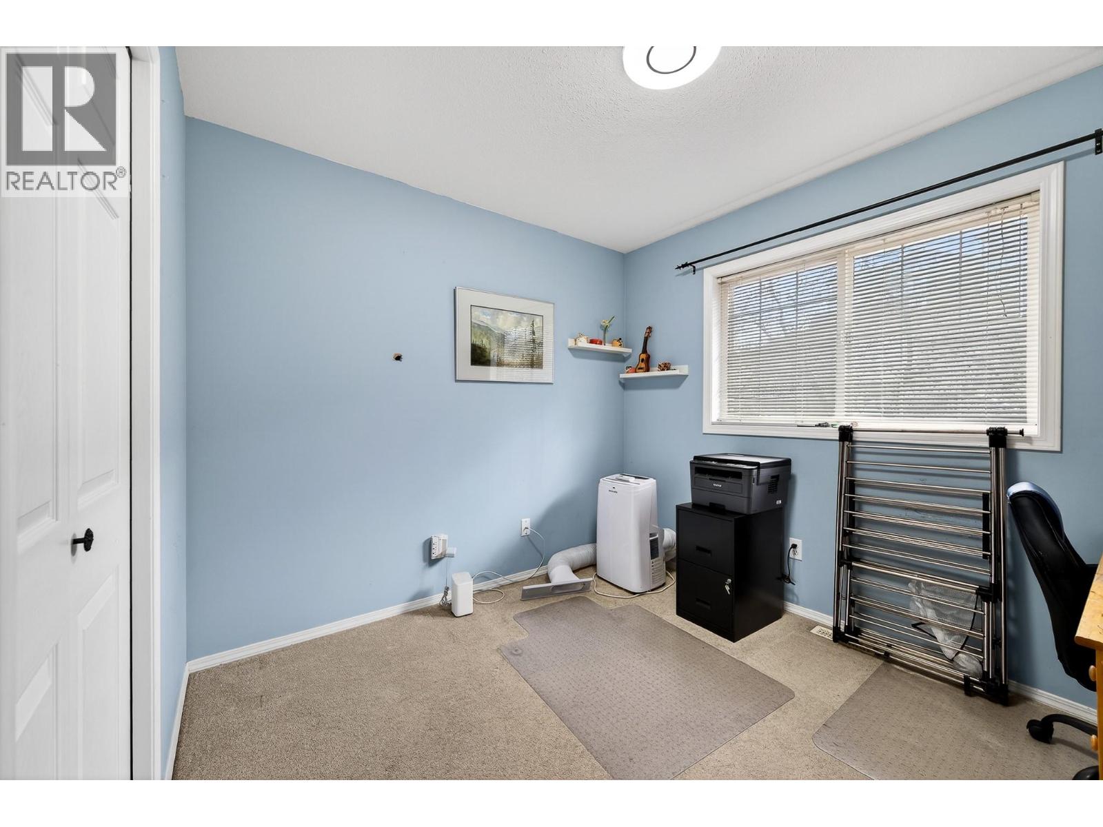 1 726 DUNROBIN Drive, Kamloops