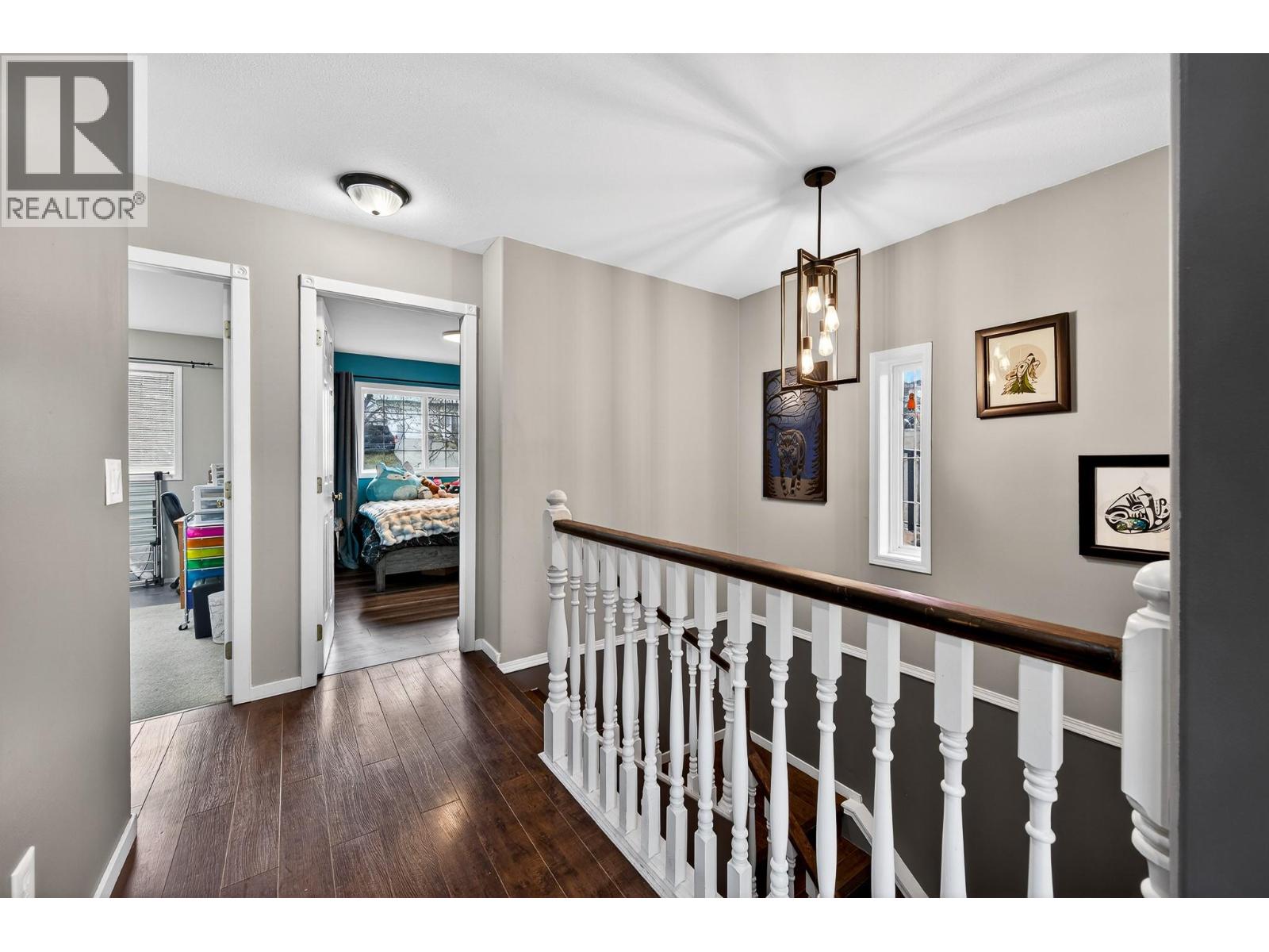 1 726 DUNROBIN Drive, Kamloops