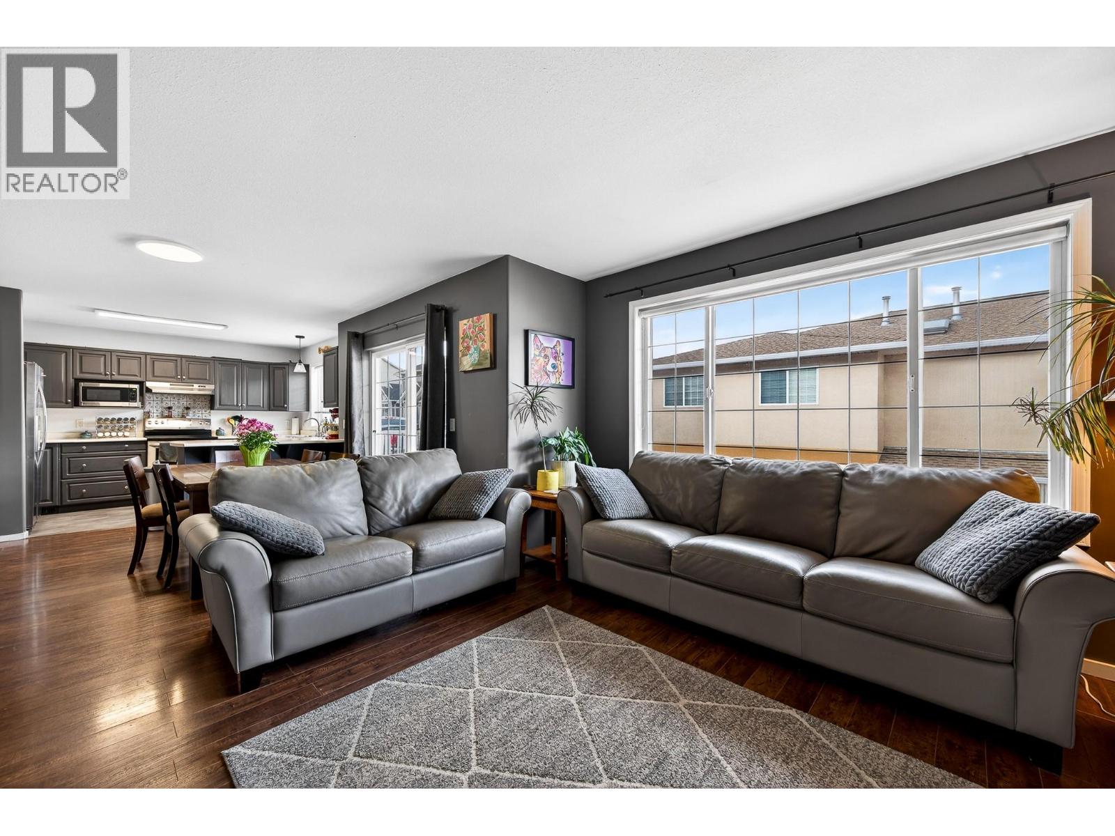 1 726 DUNROBIN Drive, Kamloops