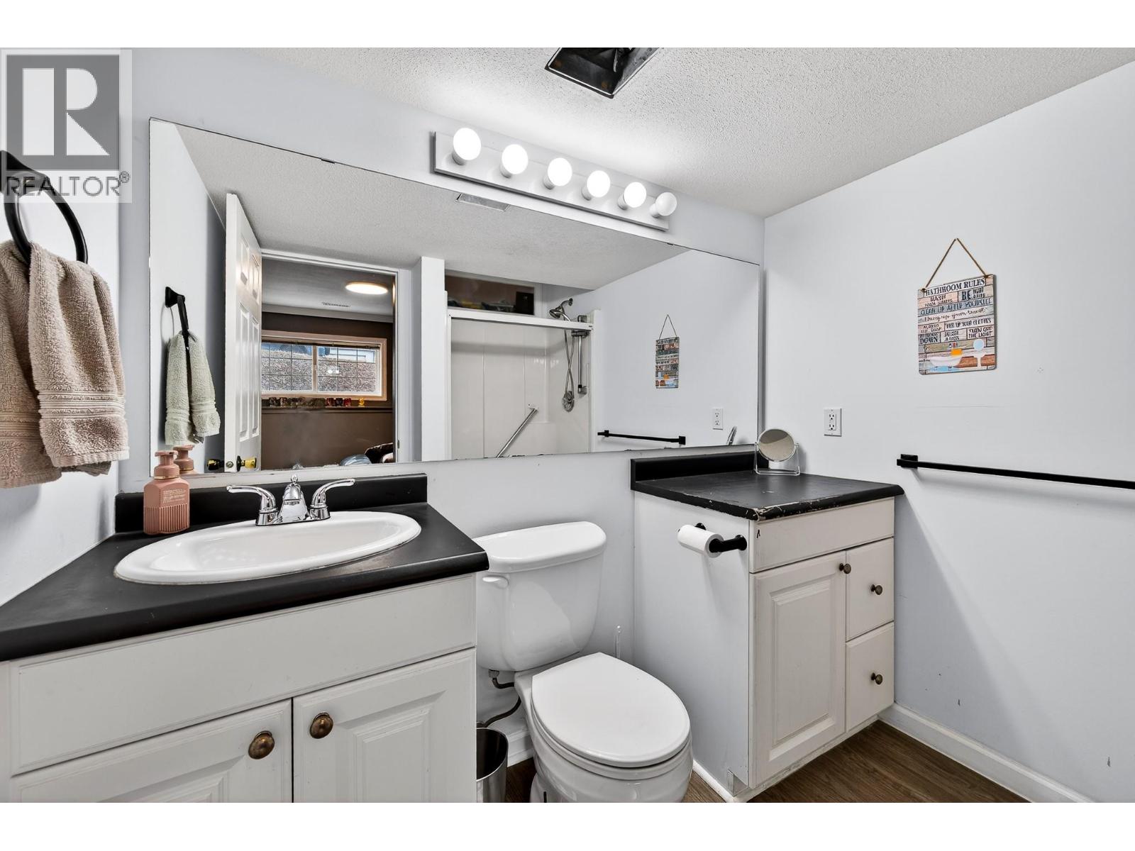 1 726 DUNROBIN Drive, Kamloops