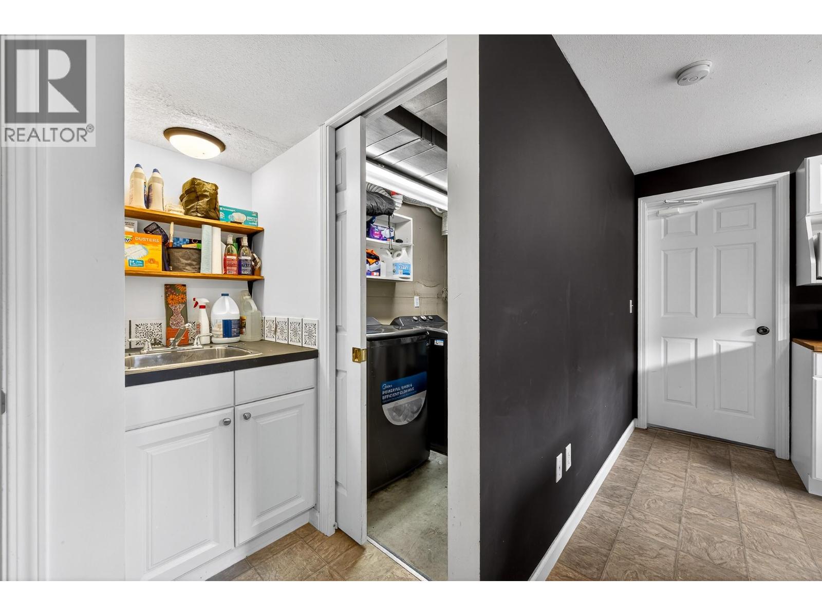 1 726 DUNROBIN Drive, Kamloops