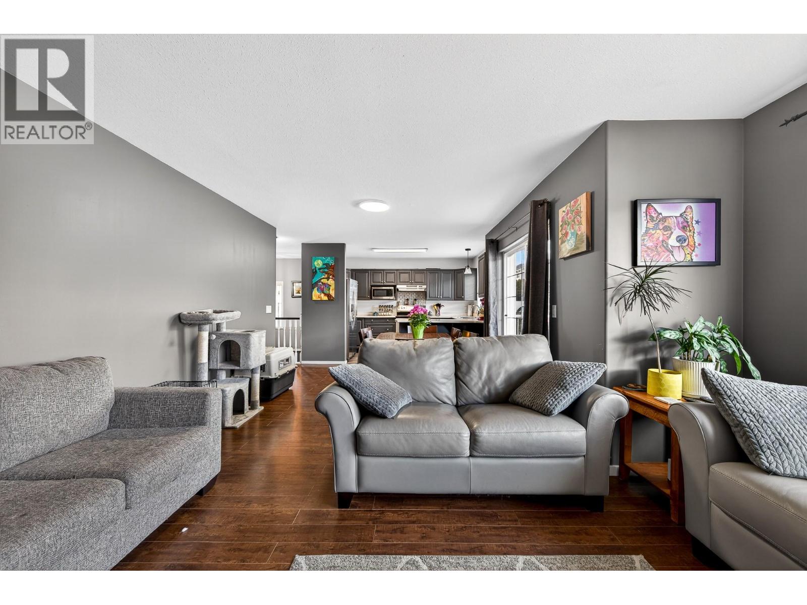 1 726 DUNROBIN Drive, Kamloops