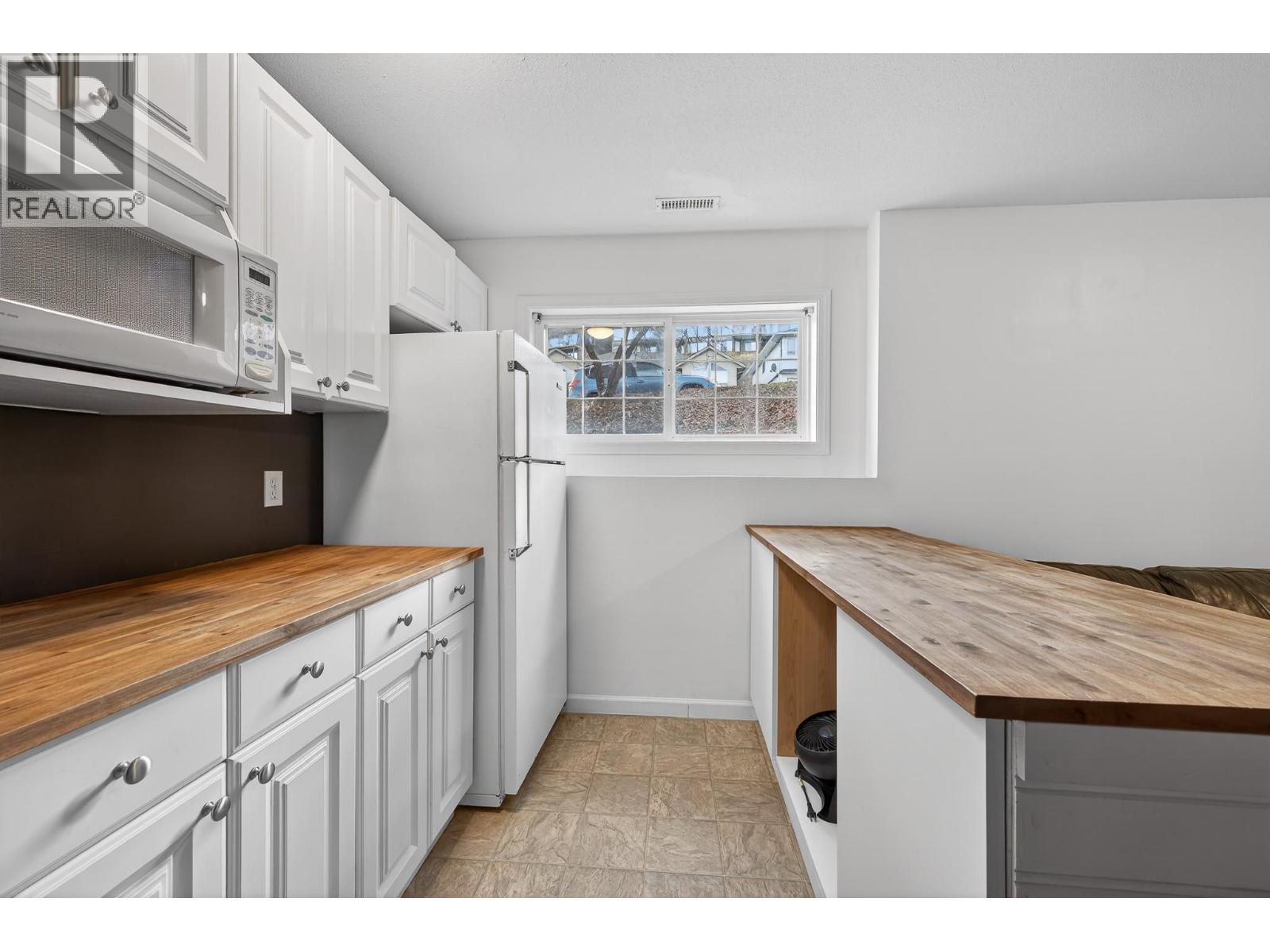 1 726 DUNROBIN Drive, Kamloops