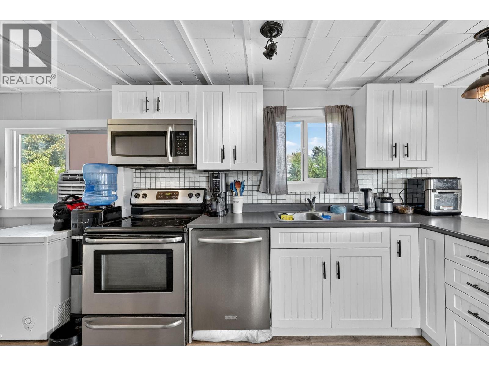 #34 8945 HWY 97N - 13