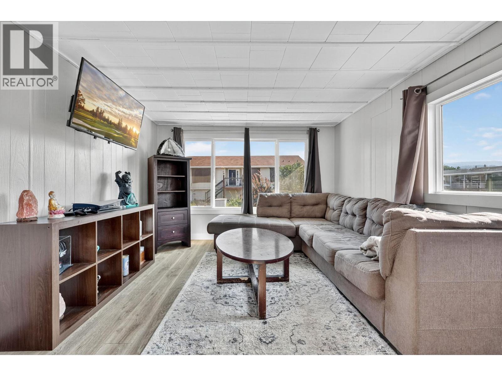 #34 8945 HWY 97N - 11