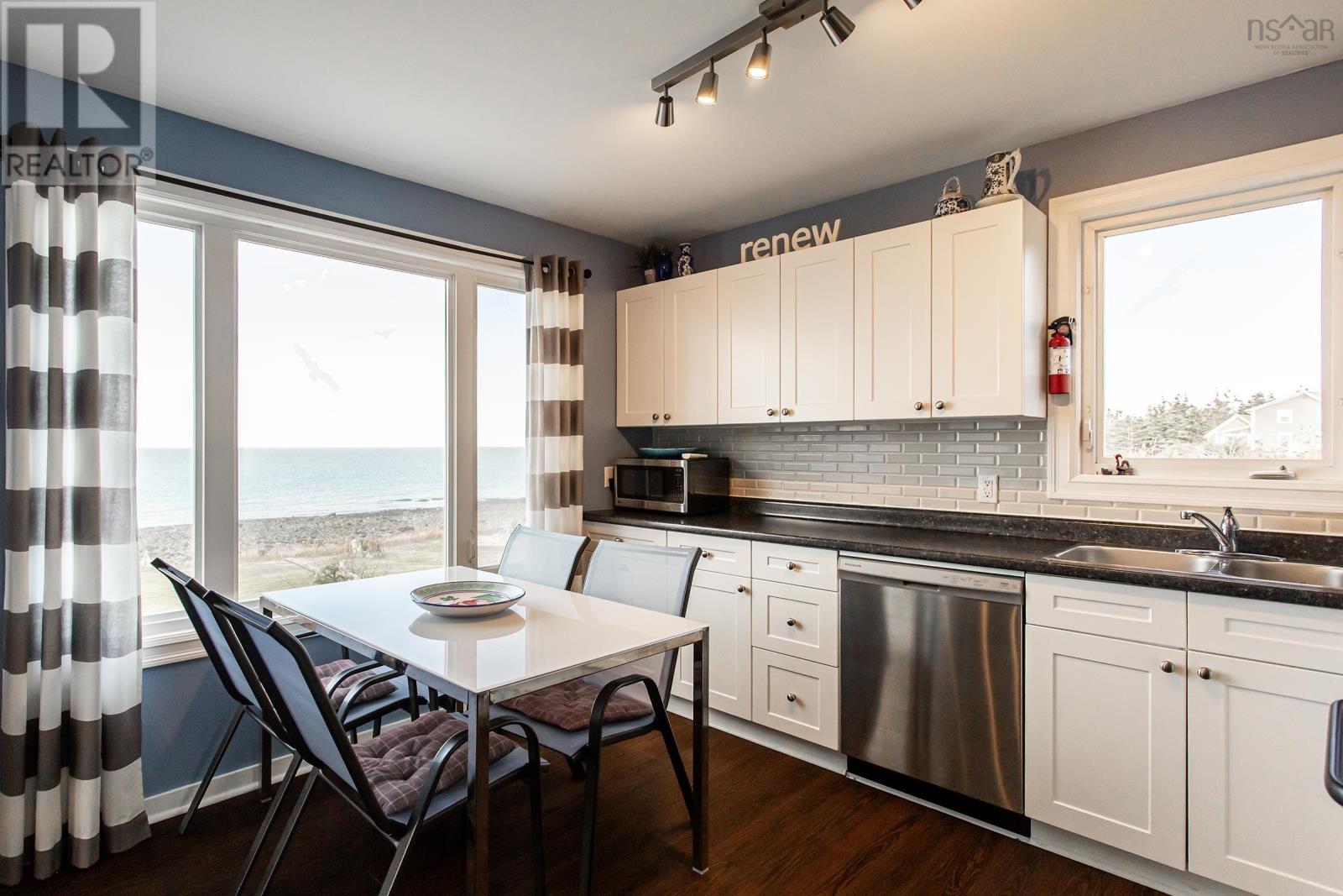 Property 20 of 26 of 5015 Shore Road W