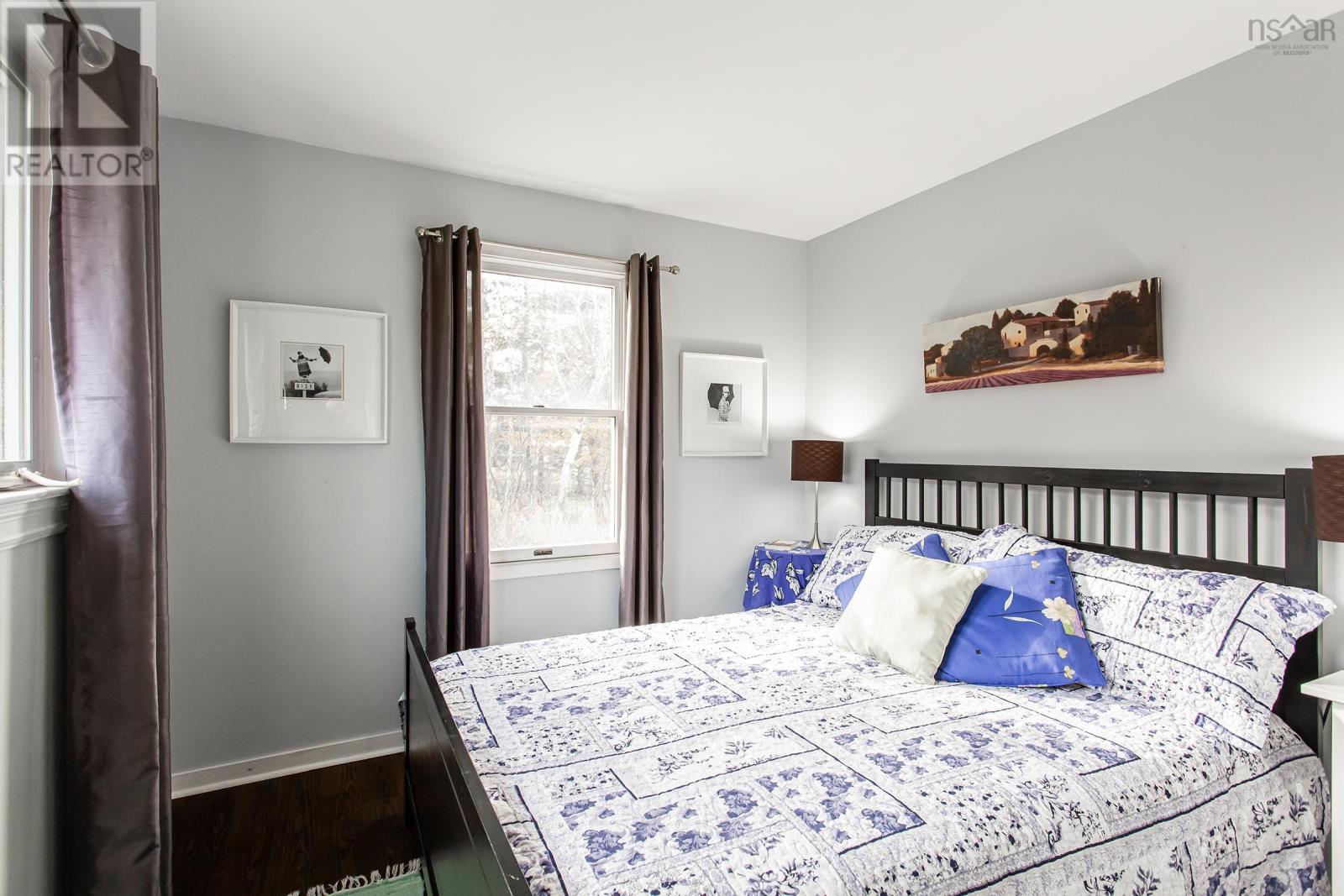 Property 21 of 26 of 5015 Shore Road W