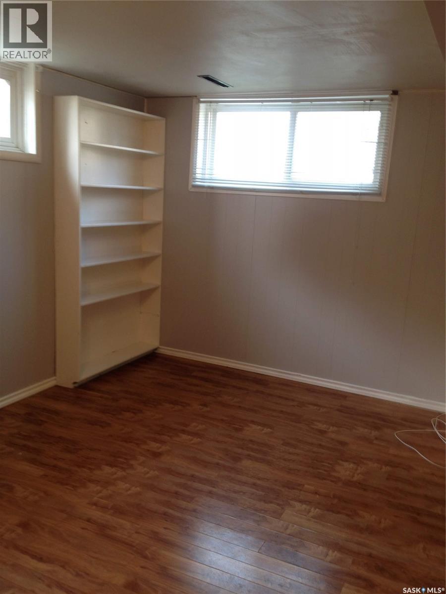 209 8TH STREET E - 11