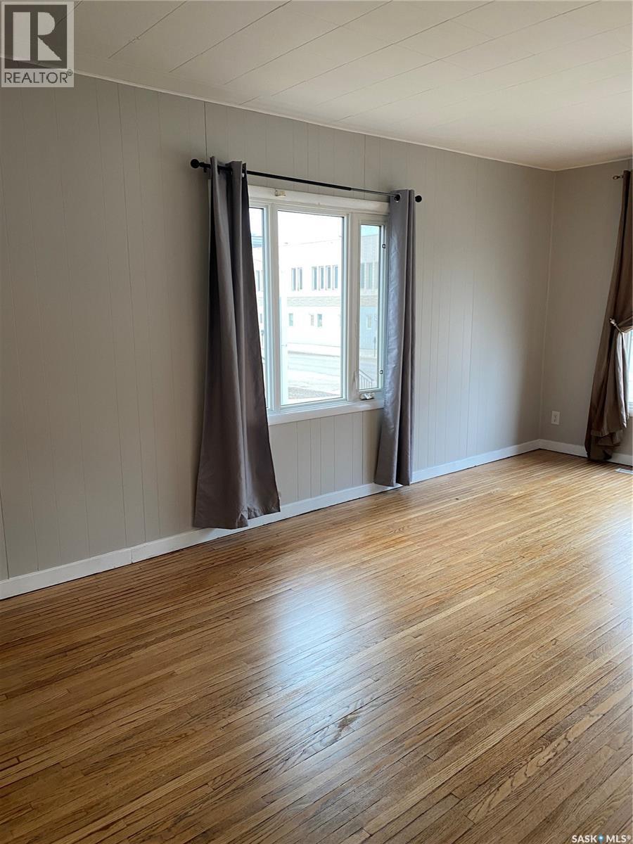 209 8TH STREET E - 4