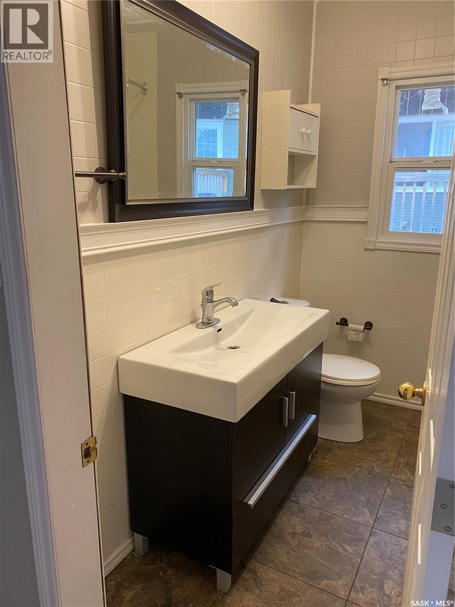 209 8TH STREET E - 8