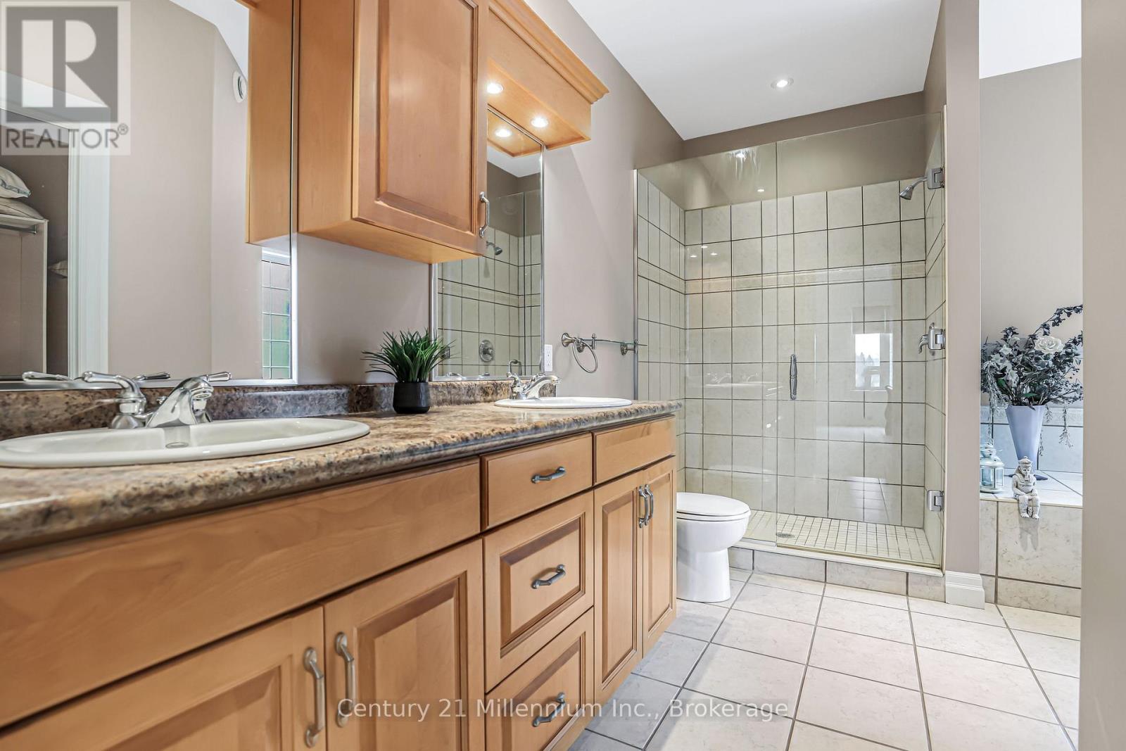 6 GLEN ABBEY COURT - 24